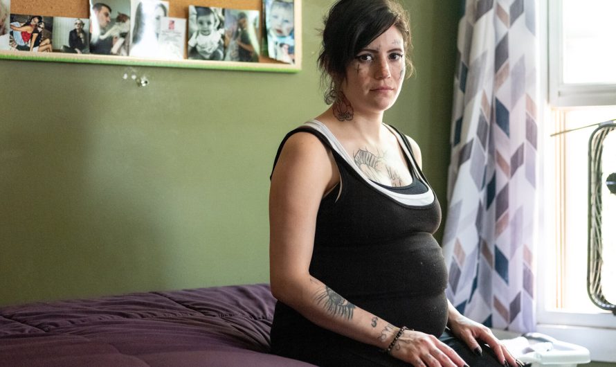 Pregnant, Addicted and Fighting the Pull of Drugs